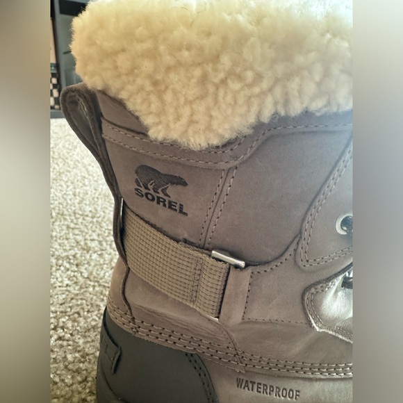 Sorel Leather Waterproof Snow Boots - size 8.5 - Picture 5 of 8
